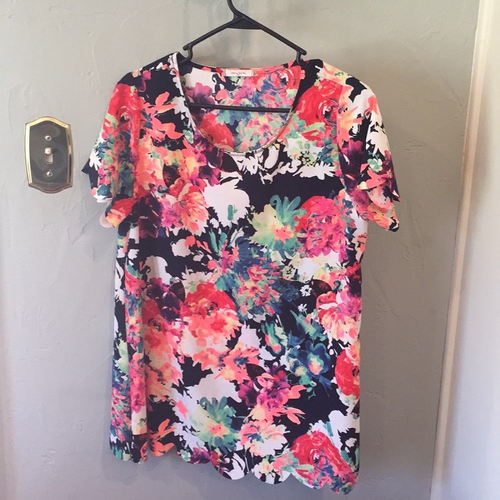 Scalloped edge floral top.